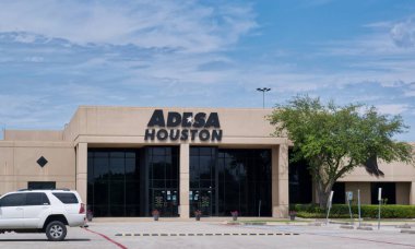 Houston, Teksas / USA 05 / 03 / 2020: Houston, TX 'teki ADESA Houston binasının dışı. Toptan araç açık artırma şirketi, 1989 yılında kurulan profesyonel alıcılar ve satıcılar için çözümler sunmaktadır..