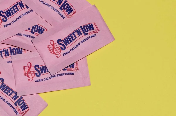 Юстон Техас 2020 Sweet Low Packets Розкидані Жовтому Тлі Штучний — стокове фото