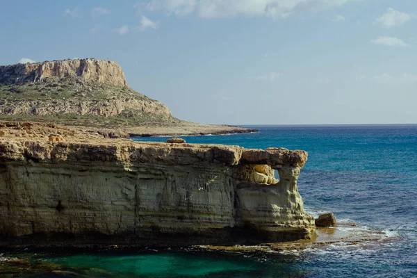 Ayia Napa, Kıbrıs Adası Cavo Greco yakınındaki güzel doğal taş kemer