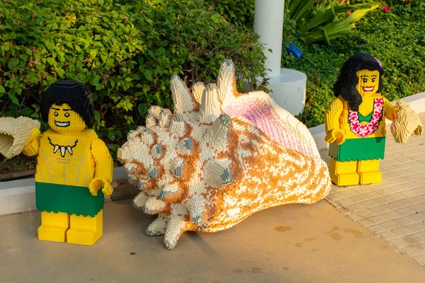 Legoland Dubai Çocuk Park Tatil Köyü Lego heykelleri ve deniz kabuğu Lüks Seyahat Tesisleri — Stok fotoğraf