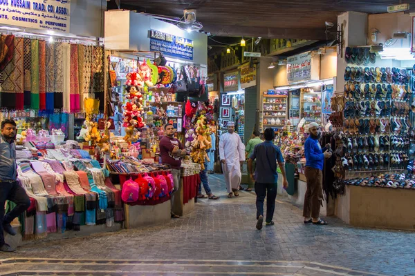 Stare Miasto Muscat Oman 2018 Targ Mutrah Souq Sprzedający Tekstylia — Zdjęcie stockowe