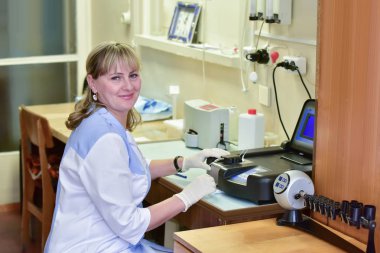 Doktor iş başında