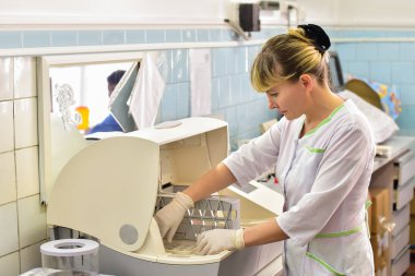 Doktor iş başında