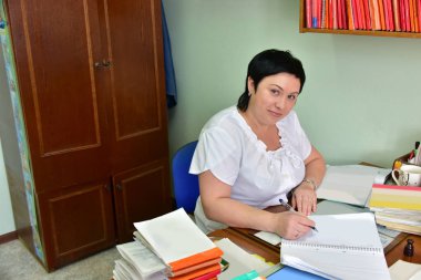 Çocuk kliniğinde doktorlar