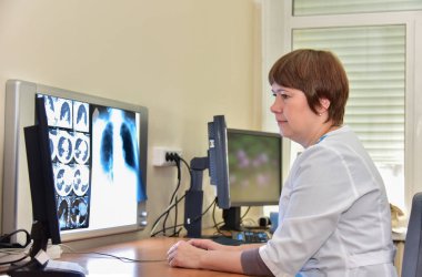 Tomografi ve floroskop alanında uzman