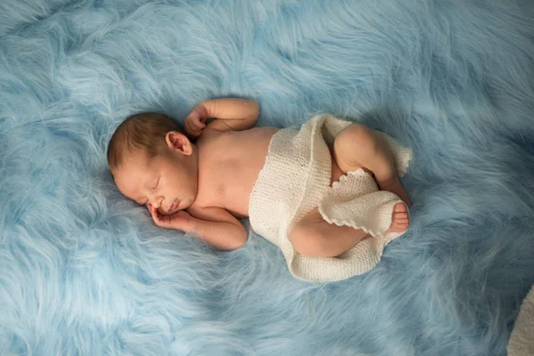 Menino recém-nascido Menino mais pequeno do mundo — Fotografia de Stock