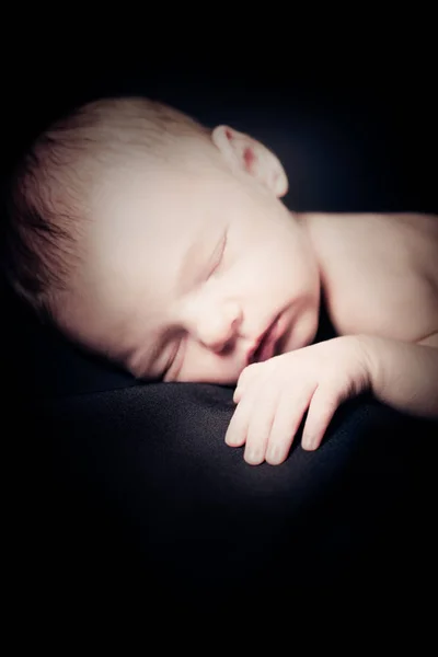 Retrato de menina recém-nascida . — Fotografia de Stock