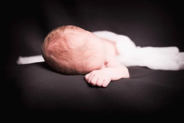 Neugeborenes Mädchen Porträt. — Stockfoto