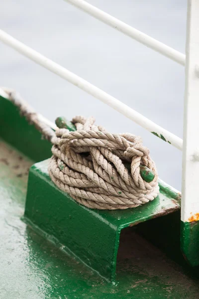 Corda em um barco — Fotografia de Stock