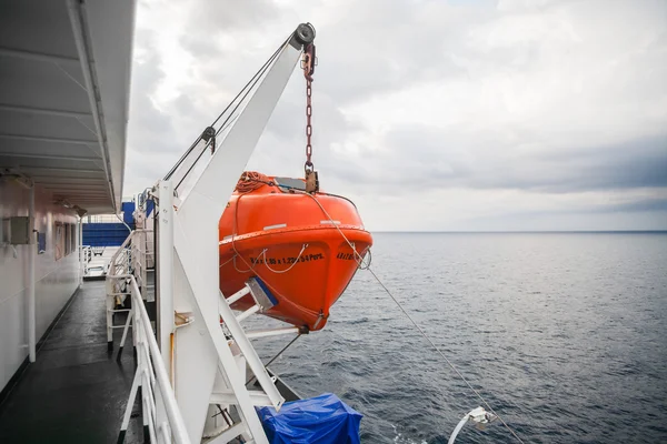 Imagem de barco salva-vidas laranja — Fotografia de Stock