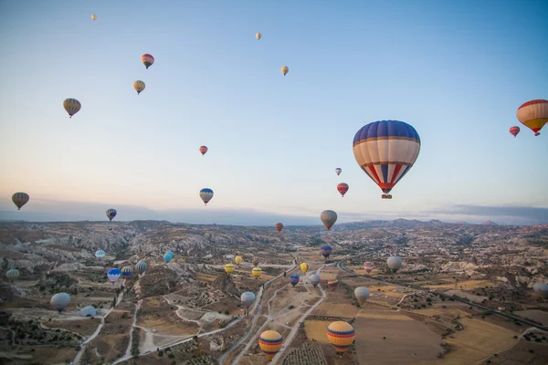 Globos de aire caliente en Capadocia — Foto de Stock