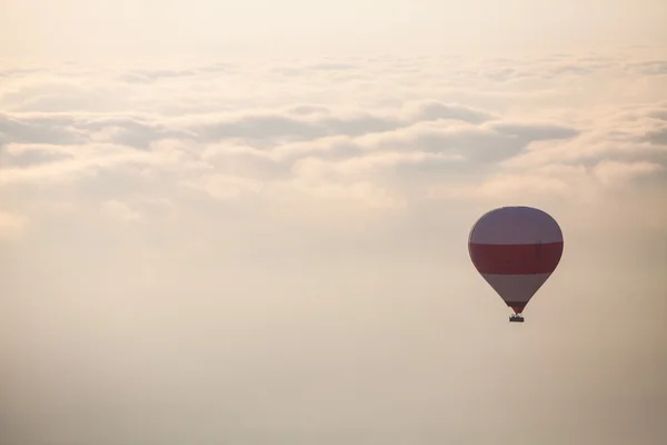 Hete luchtballon in Cappadocië — Stockfoto