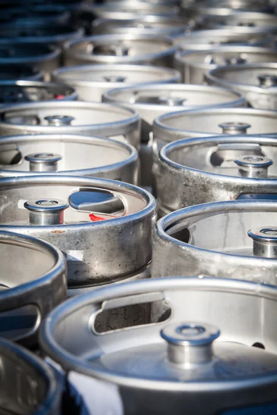 Montón de barriles de cerveza —  Fotos de Stock