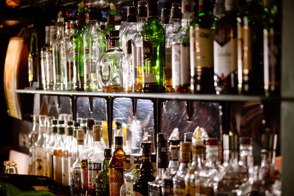 Flaskor med alkohol — Stockfoto