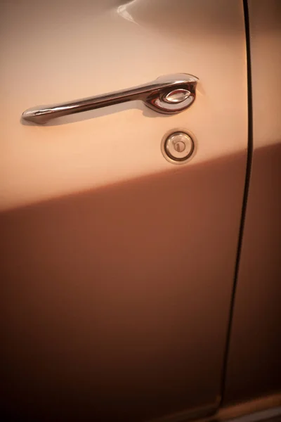 Вінтажна ручка дверей автомобіля — стокове фото