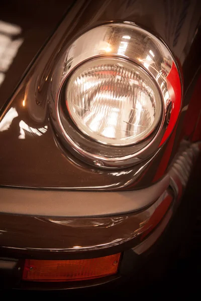 Eski model araba Far — Stok fotoğraf