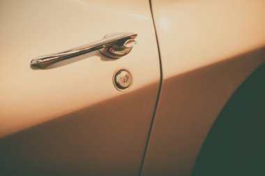 Eski model araba kapı kolu