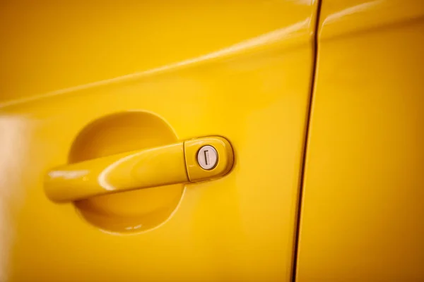 Maniglia porta auto gialla — Foto Stock