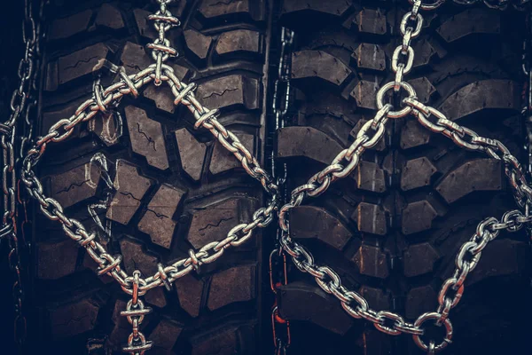 Sow chains on tires — Stock Photo, Image