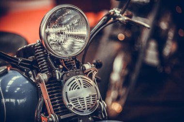 Vintage motosiklet far ve boynuz
