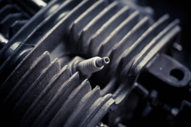 Motosiklet silindir ve buji detay