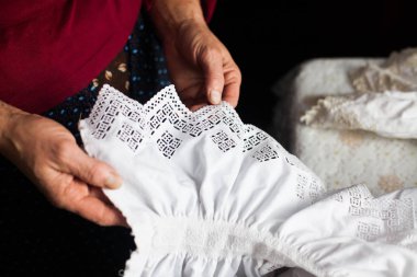 Geleneksel el yapımı giyim