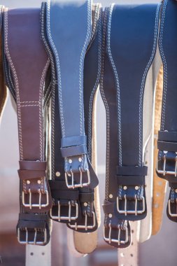 Birçok Deri kemerler