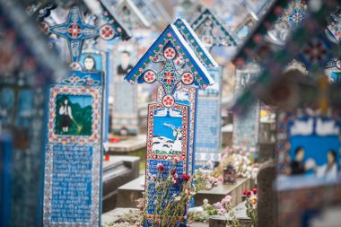 Sapanta, Romanya neşeli mezarlığı.