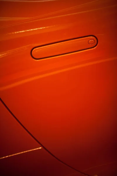 Poignée de porte voiture rouge — Photo