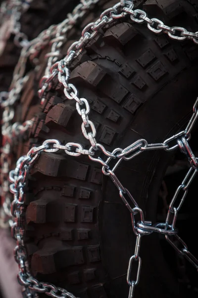 Prasnice řetězy na pneumatiky — Stock fotografie