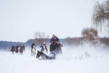 At yarışı kar üzerinde