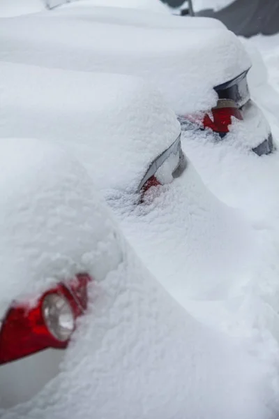 Sněhem pokrytá vozů — Stock fotografie