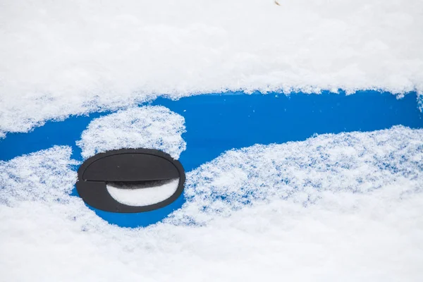 Snow-covered car — Stock Photo, Image