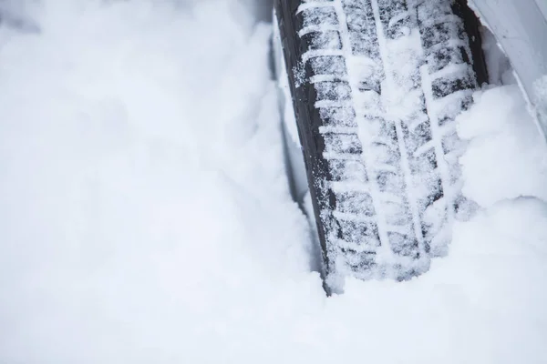Auto zimní pneumatika — Stock fotografie