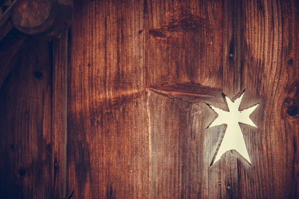 Kříž vyřezávaný ze dřeva — Stock fotografie