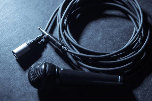 Micrófono y cables —  Fotos de Stock