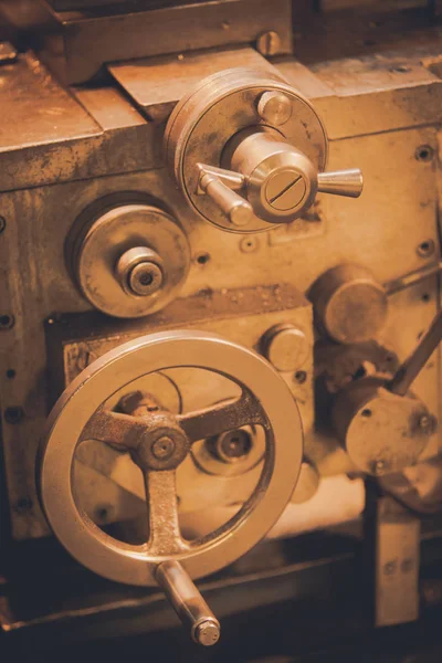 Drehmaschine in der Werkstatt — Stockfoto