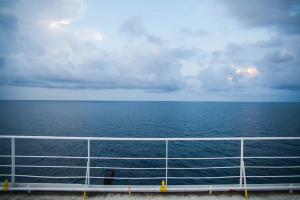 Convés do barco no mar — Fotografia de Stock