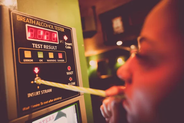 Alcohol tester op een muur — Stockfoto