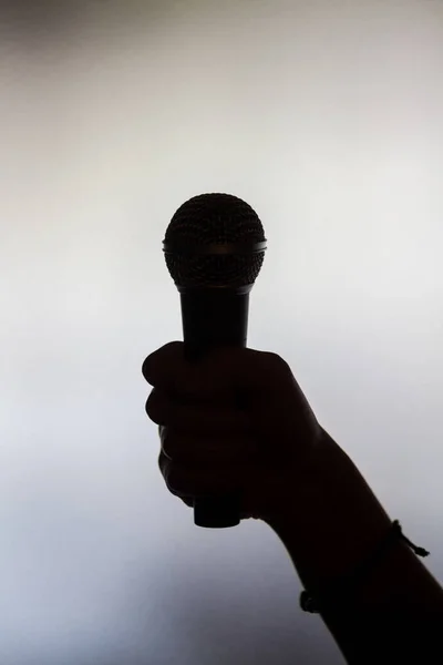 Hand holding a microphone — Stock Photo, Image