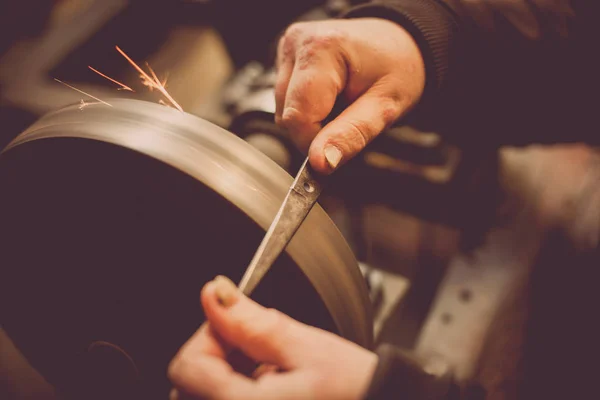 Sharpening tijeras detalle — Foto de Stock