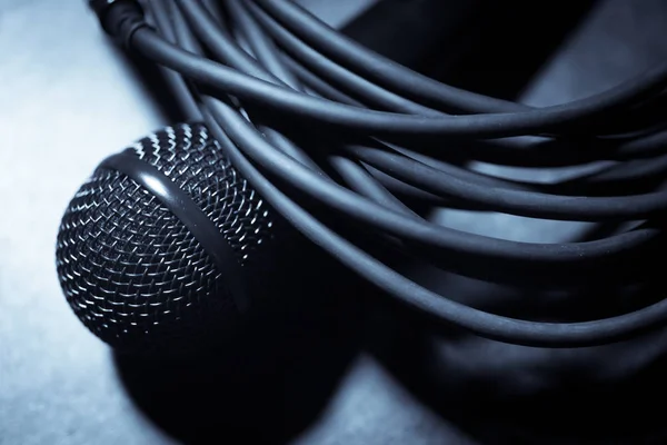 Microfon și cabluri — Fotografie, imagine de stoc