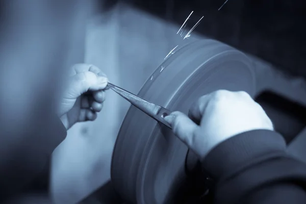 Sharpening scissors detail — Stock Photo, Image