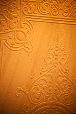 Duvar çiçek süslemeleri ile