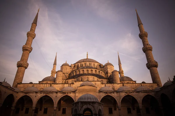 İstanbul 'daki mavi cami, hindi.