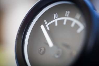 Analog car volt meter