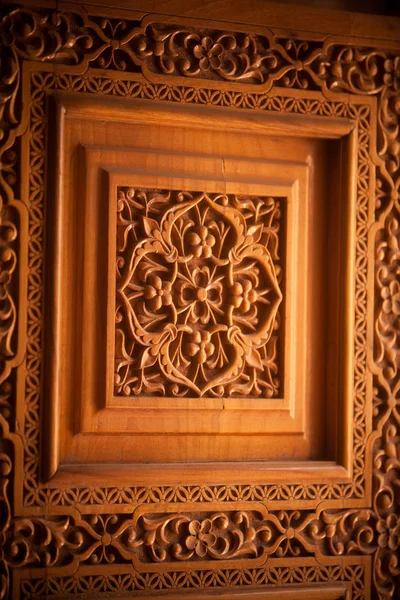 Ahşap kapı Arapça süslemeleri — Stok fotoğraf