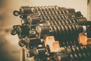 Motosiklet amortisörler yığını