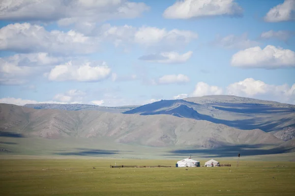 Färgbild Mongolisk Jurta Ett Grönt Fält — Stockfoto