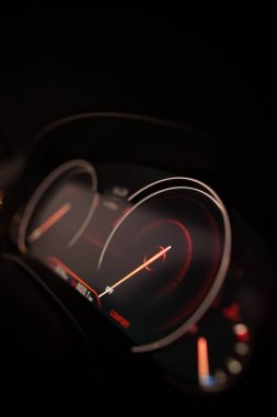 Bir araba dijital hız göstergesi ile atış kapatın.